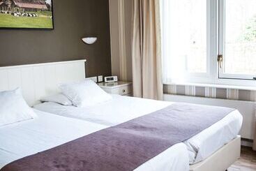 هتل Kasteel De Vanenburg