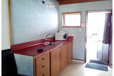 Larchwood Motel