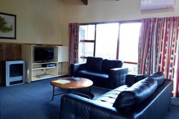 Larchwood Motel