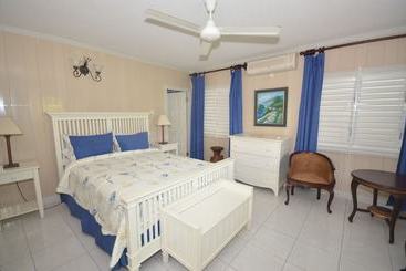 Idleawile Villa, 5br By Jamaican Treasures