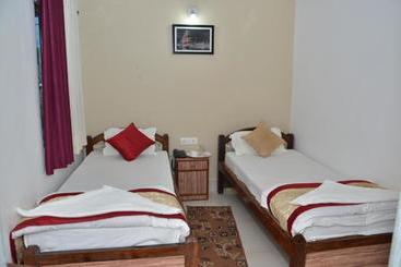 پانسیون Satiya Guest House