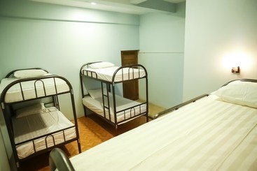 Lux Pillow Hostel   City Centre
