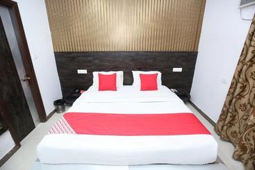 هتل Royal Blue By Oyo Rooms