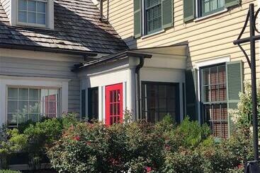 شقق خاصة سياحية Howard's Creek Inn