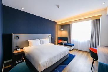 هتل Holiday Inn Express Yantai Fulai