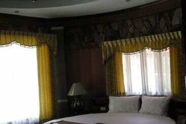 هتل Two Tiger Resort & Spa