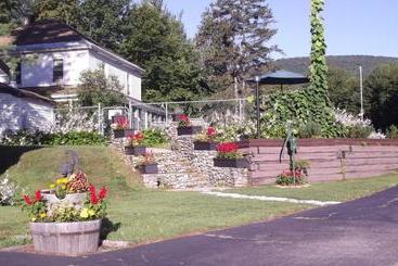 Profile Motel & Cottages