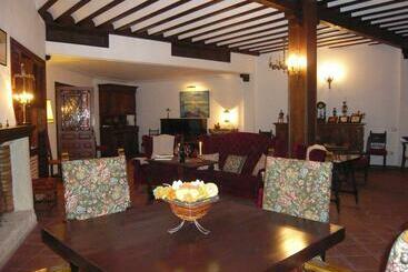 Casa De La Torre Hospederia