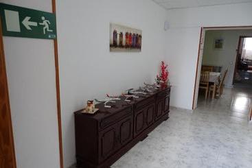 Rickaty Lodge Bed And Breakfast, Hotel De Aeropuerto, Plane Spotting Hotel, Las Palmas Airport, Gran