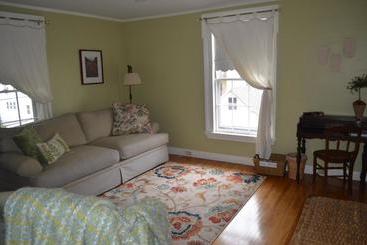 Benjamin F. Packard House Bed And Breakfast