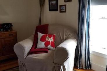 Benjamin F. Packard House Bed And Breakfast