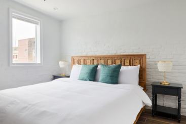 Sonder  Julia Suites