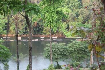هتل Baan Alisa Bed And Breakfast