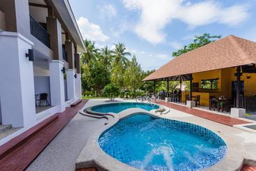 هتل The Retreat Khaolak Resort   Sha Extra Plus