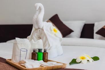 هتل The Retreat Khaolak Resort   Sha Extra Plus