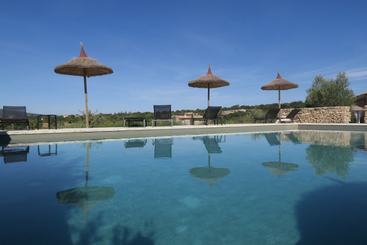 קוטג'' Le Clos D Estellan  Gites