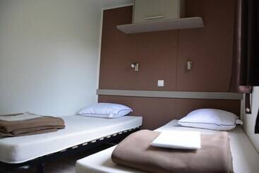 فندق Huttopia Divonne