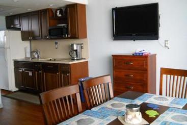 Le Boot Oceanfront Suites