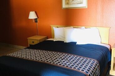 فندق على الطريق Hutchinson Inn