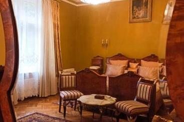هاستل вілла графа