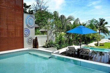 דירה Beachfront Phuket Seaview Suites