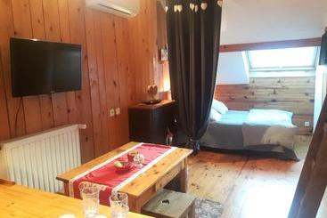 تختخواب و صبحانه Chambre D'hôtes Kiki & Coco