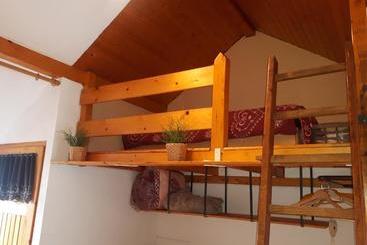 تختخواب و صبحانه Chambre D'hôtes Kiki & Coco