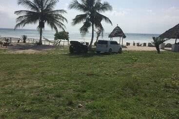 تختخواب و صبحانه Jcb Resort