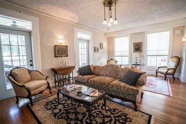 تختخواب و صبحانه Live Oaks Inn