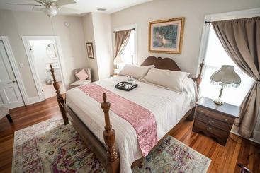 تختخواب و صبحانه Live Oaks Inn