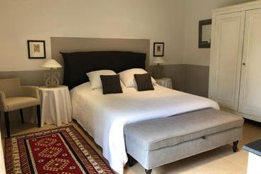 مبيت وإفطار Le Mas Au Portail Bleu