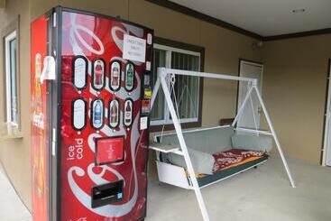 בית מלון כפרי Scottish Inn & Suites