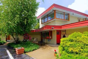 モーテル The Usonian Inn Llc