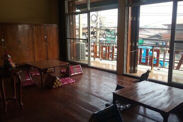 Arunrat Guesthouse   Hostel