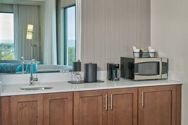 هتل Courtyard By Marriott Petoskey At Victories Square