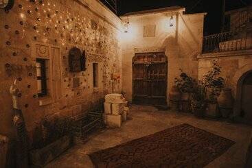 هتل Eagle Cave Inn