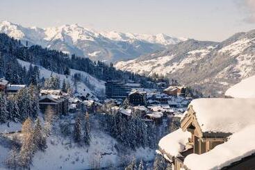 هتل Ecrin Blanc Resort Courchevel   Aquapark