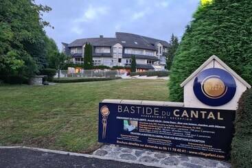 هتل La Bastide Du Cantal