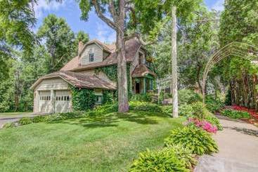 مبيت وإفطار James Mulvey Carriage House Inn
