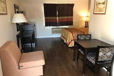 مُتل Manhattan Inn & Suites