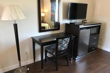 مُتل Manhattan Inn & Suites