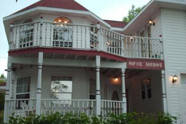 Dove House Bed & Breakfast Harbourside