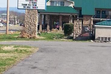 Mountain Breeze Motel