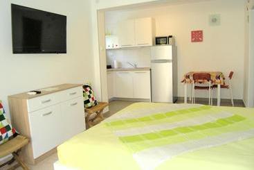 Apartments Leo