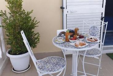تختخواب و صبحانه A Un Passo Dal Mare