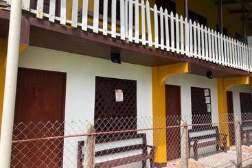 Coconut Hostel B&b