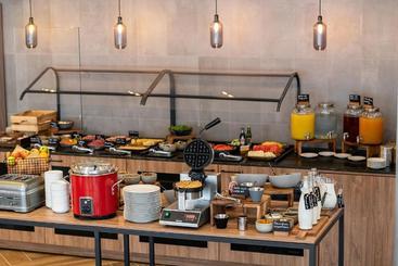 هتل Hilton Garden Inn Riga Old Town