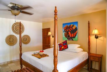 هتل The Colonial At Jaguar Reef