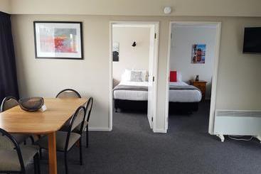 554 Moana Court Motel