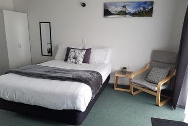 554 Moana Court Motel